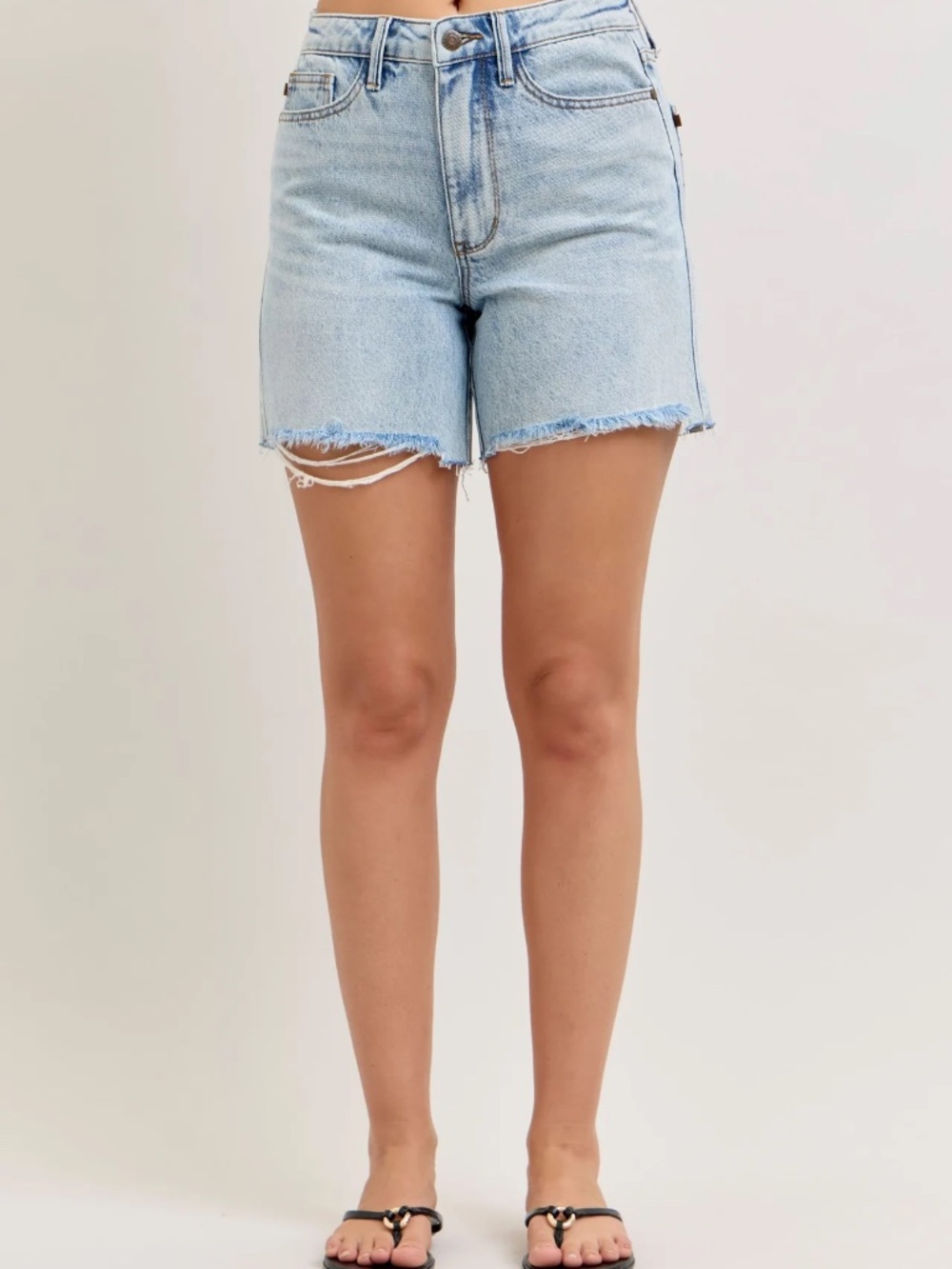 JUDY BLUE MID RISE RIGID MAGIC LIGHT WASH CELL PHONE POCKET DAD SHORTS